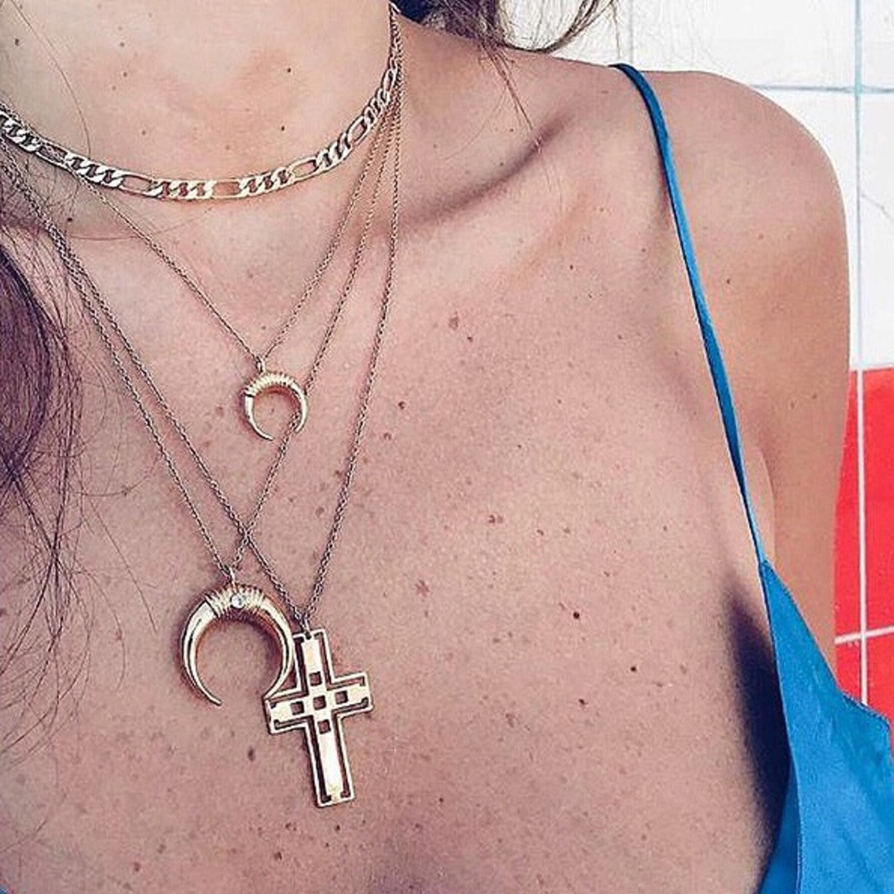 ⭐️Crescent Moon & Cross Pendant Necklace💫